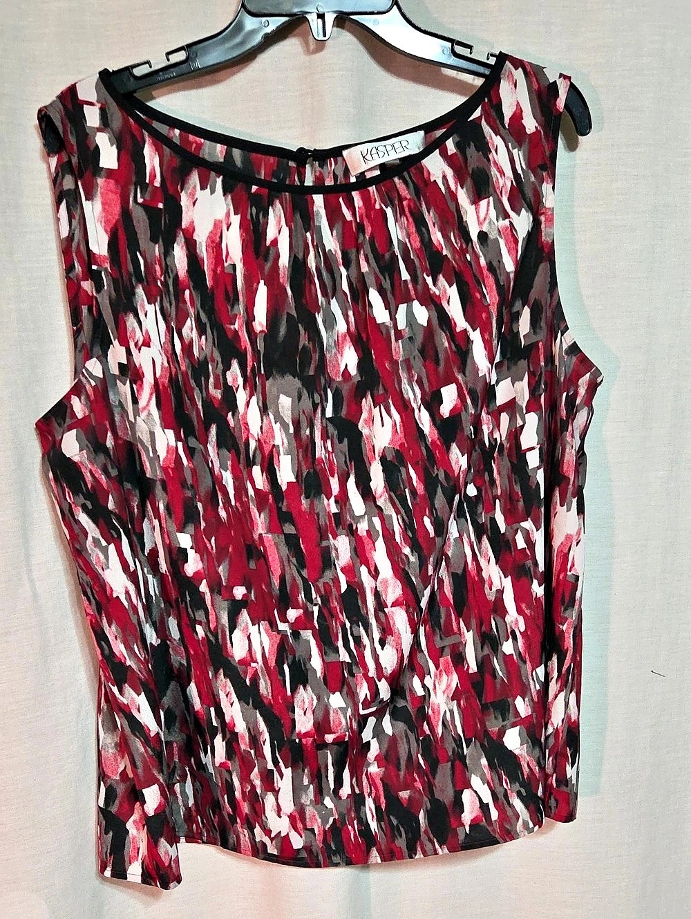 Kasper Abstract Print Tank Top in Red & Black